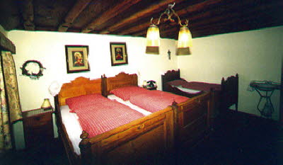 Doppelzimmer mit Kinderbett